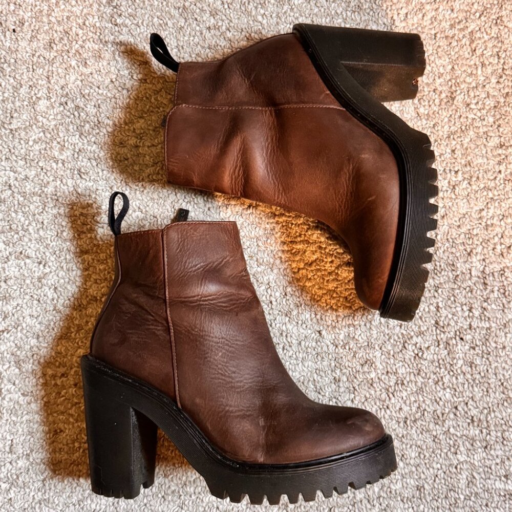 LIKE NEW Dr. Martens heeled boots "Magdalena" size 38 BEAUTIFUL PATINA